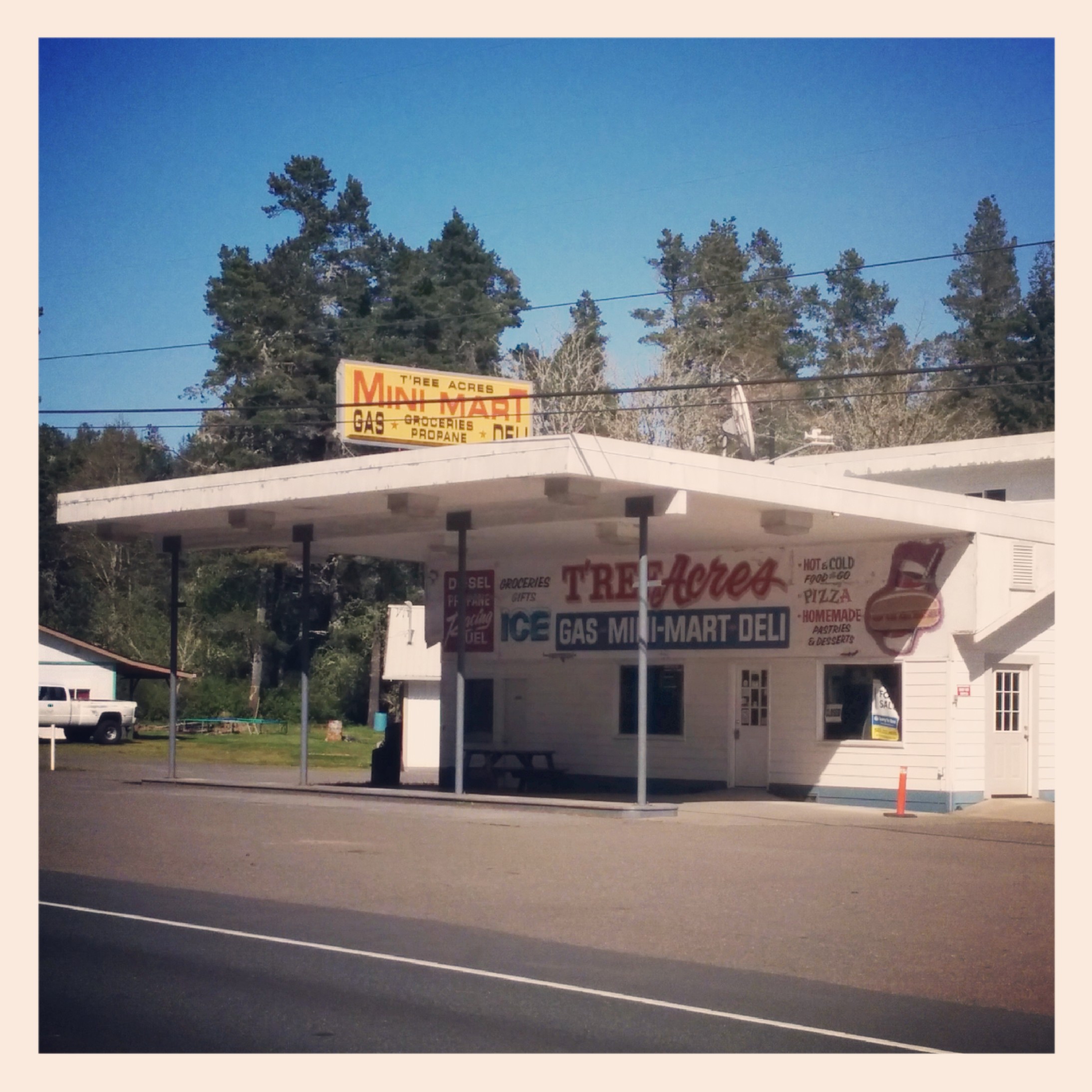 Here is a neat little market in Lakeside. I cannot vouch for the selection as I didn't go in but I really liked the hand painted signage.