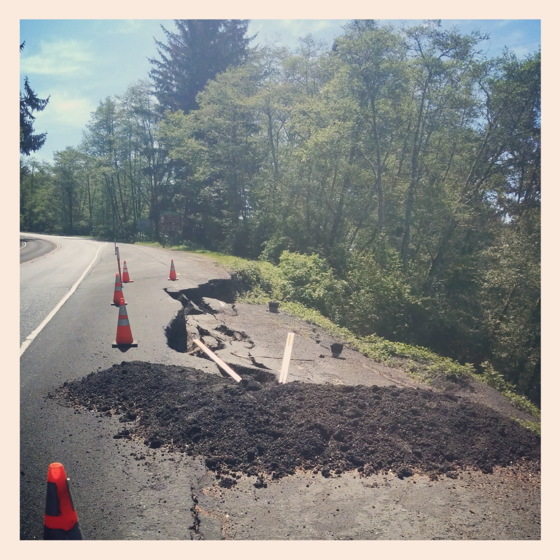 
After a breakfast stop here in Crescent City I headed out towards the Redwoods. The road started out a little uneasy as California clearly doesn't know how to make roads anymore.