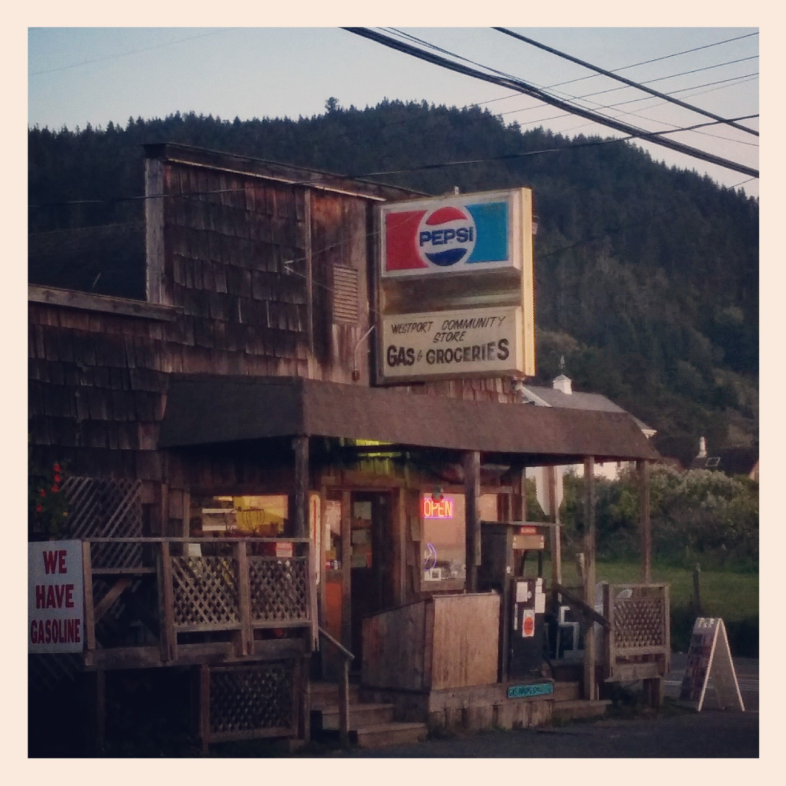 
I rode along the coast to Westport where I stopped here (the only place in town) for a sandwich. It's also the post office, grocery store, tackle shop, gas station and internet in town.